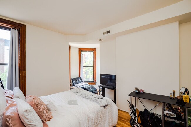 Foto del edificio - 1136 W Armitage Ave