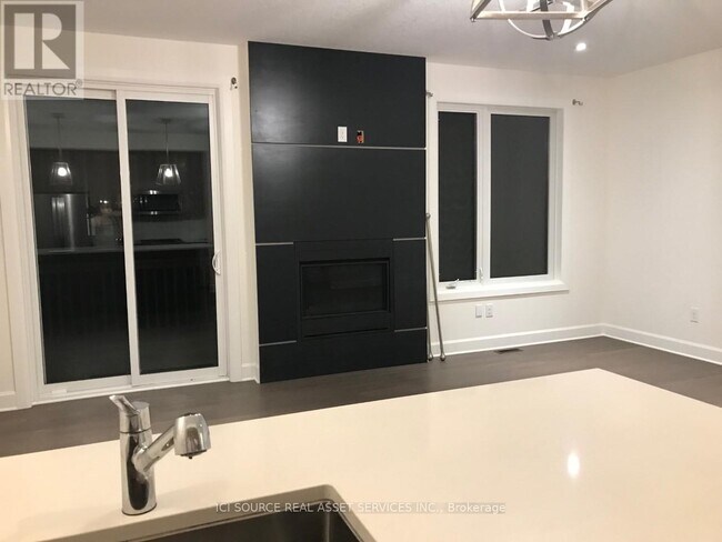 Photo du bâtiment - 499 Sophia Cres