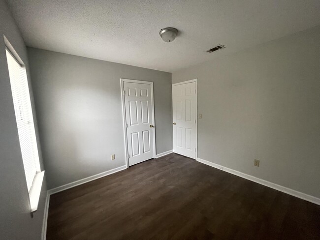 Building Photo - 904 Juniper Ave