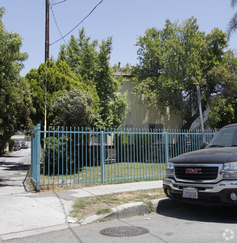 Building Photo - 6024 Hazelhurst Pl