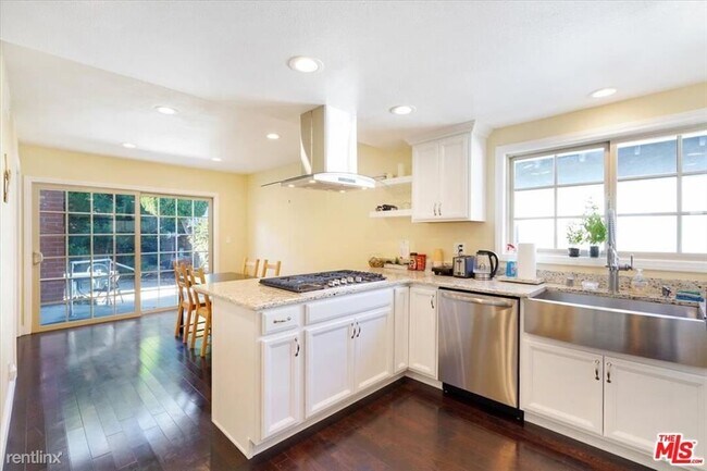 Building Photo - 2 br, 2 bath Condo - 333 W Broadway # 1510