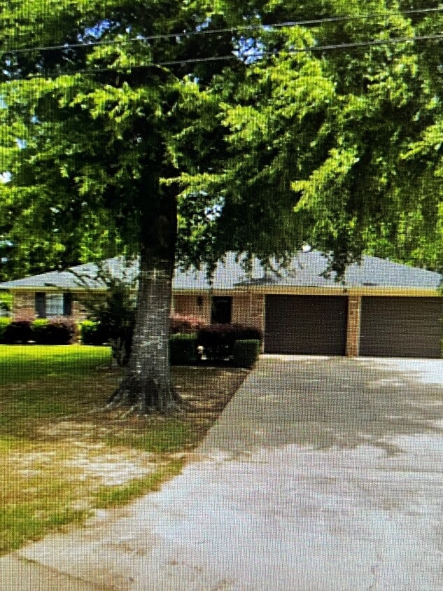 Primary Photo - 608 Hilton Ave