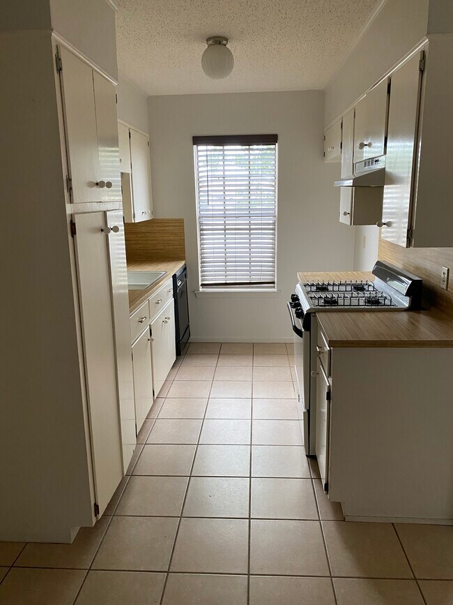 Foto del edificio - 9502 Quail Ct