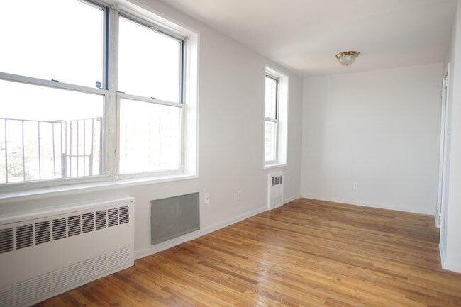 Foto del edificio - 7401 Shore Rd