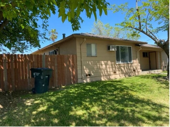 Foto del edificio - Charming 2 bedroom 1 Bath Duplex ***READY FOR MOVE-IN*** Half Off One Month's Rent Special!!!