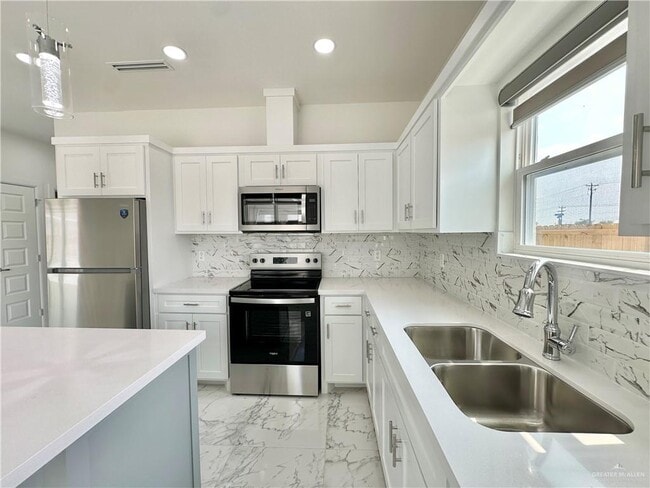 Building Photo - 14 E Viviana St