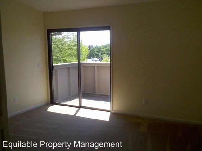 Building Photo - 2 br, 2.5 bath House - 12109 Summer RIdge Dr