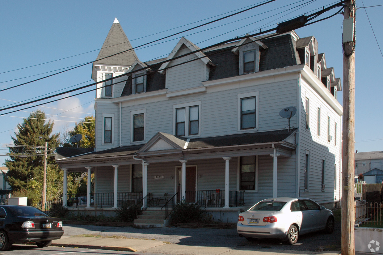 Building Photo - 1639 Newport Ave