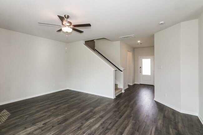 Building Photo - 457 Sunny Highlands Dr