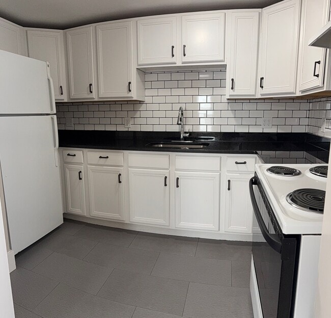 Building Photo - 15 Swamscott St