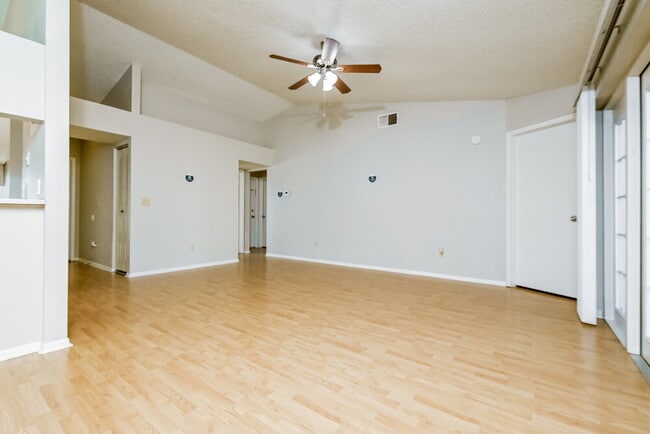Building Photo - 1310 Coolmont Dr