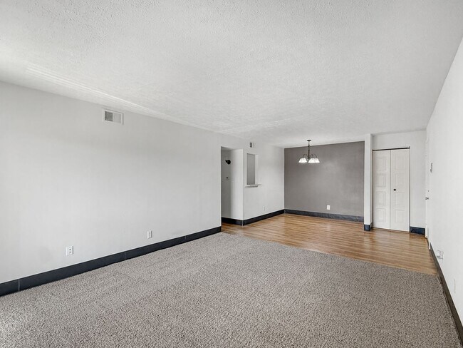 Foto del edificio - RENTAL SPECIAL FOR LIMITED TIME Deposit $0...