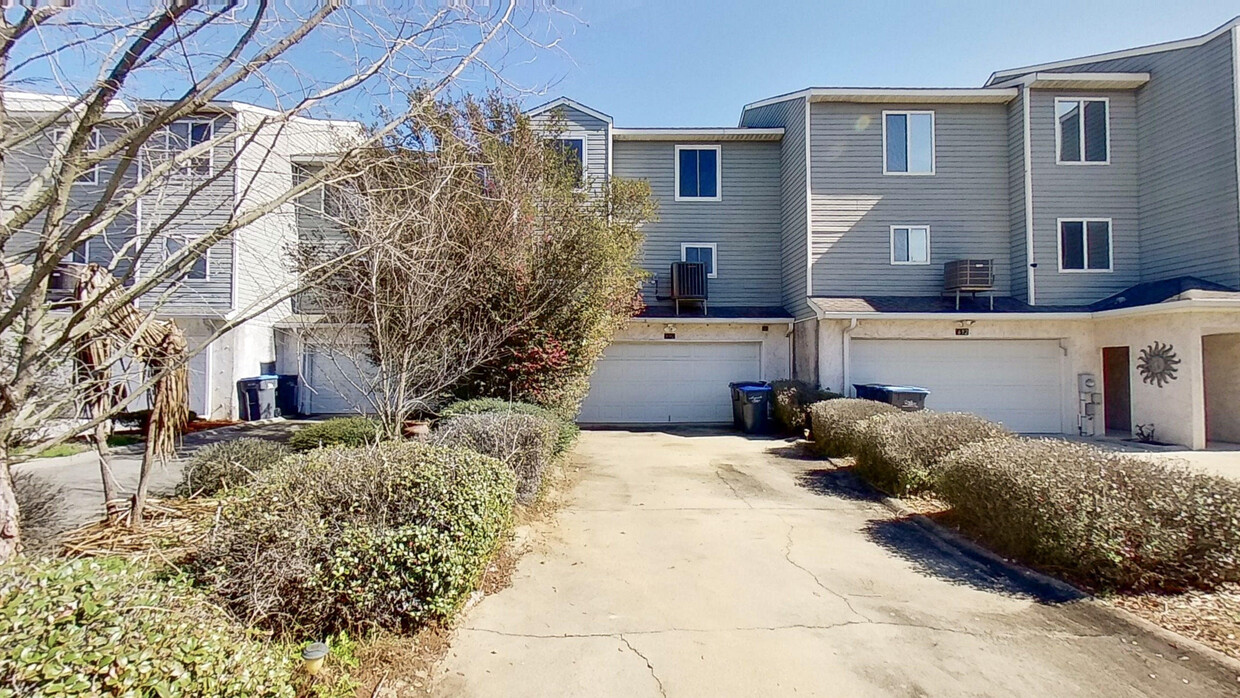 Primary Photo - 690 Riverfront Dr