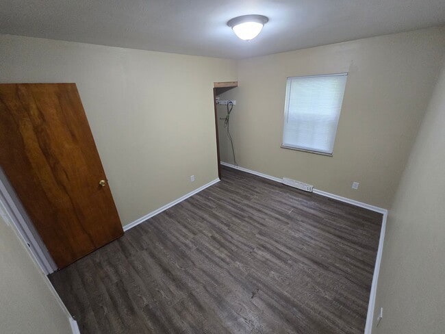 Building Photo - 3 Bedroom House