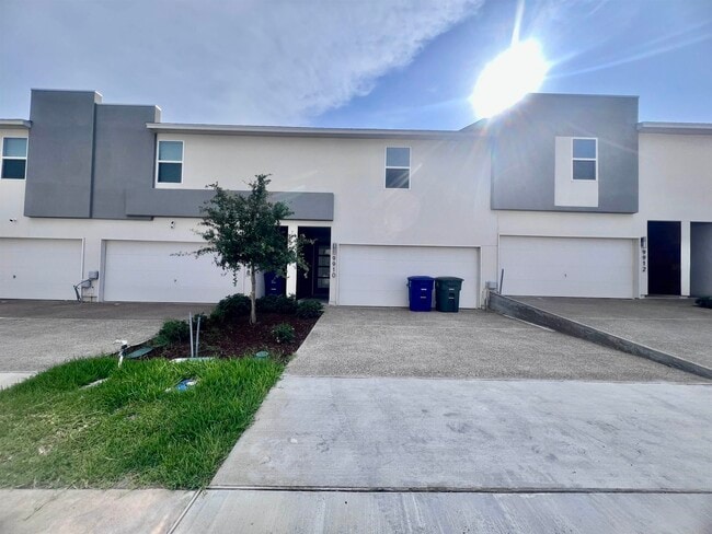 Building Photo - 9910 Bijan Dr