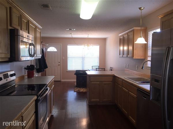 Building Photo - 7312 Oak Cove Dr