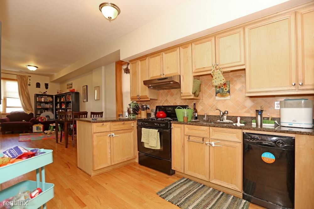 Primary Photo - 2639 W Hirsch St