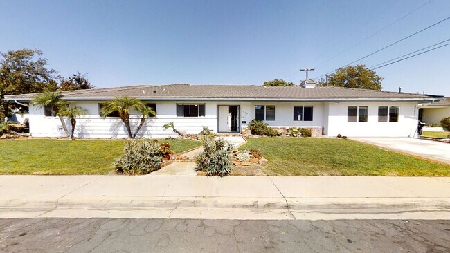 Building Photo - 8BD/3.5BA, Pool! (Lease out, pending signa...