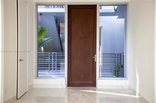 Foto del edificio - 529 SW 11th St