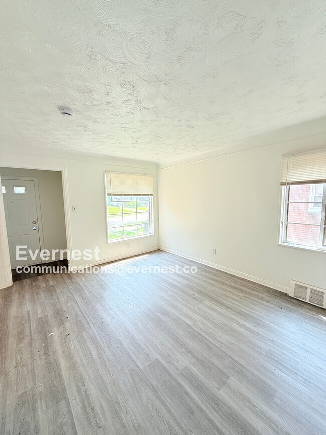Foto del edificio - 20527 Rosemont Ave