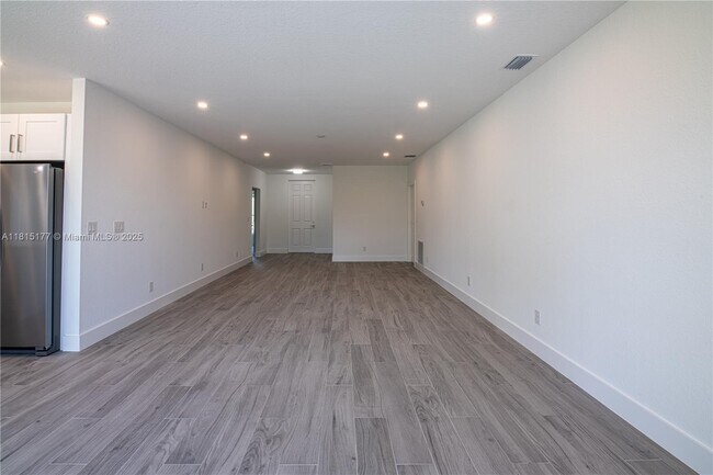 Building Photo - 497 Bounds St