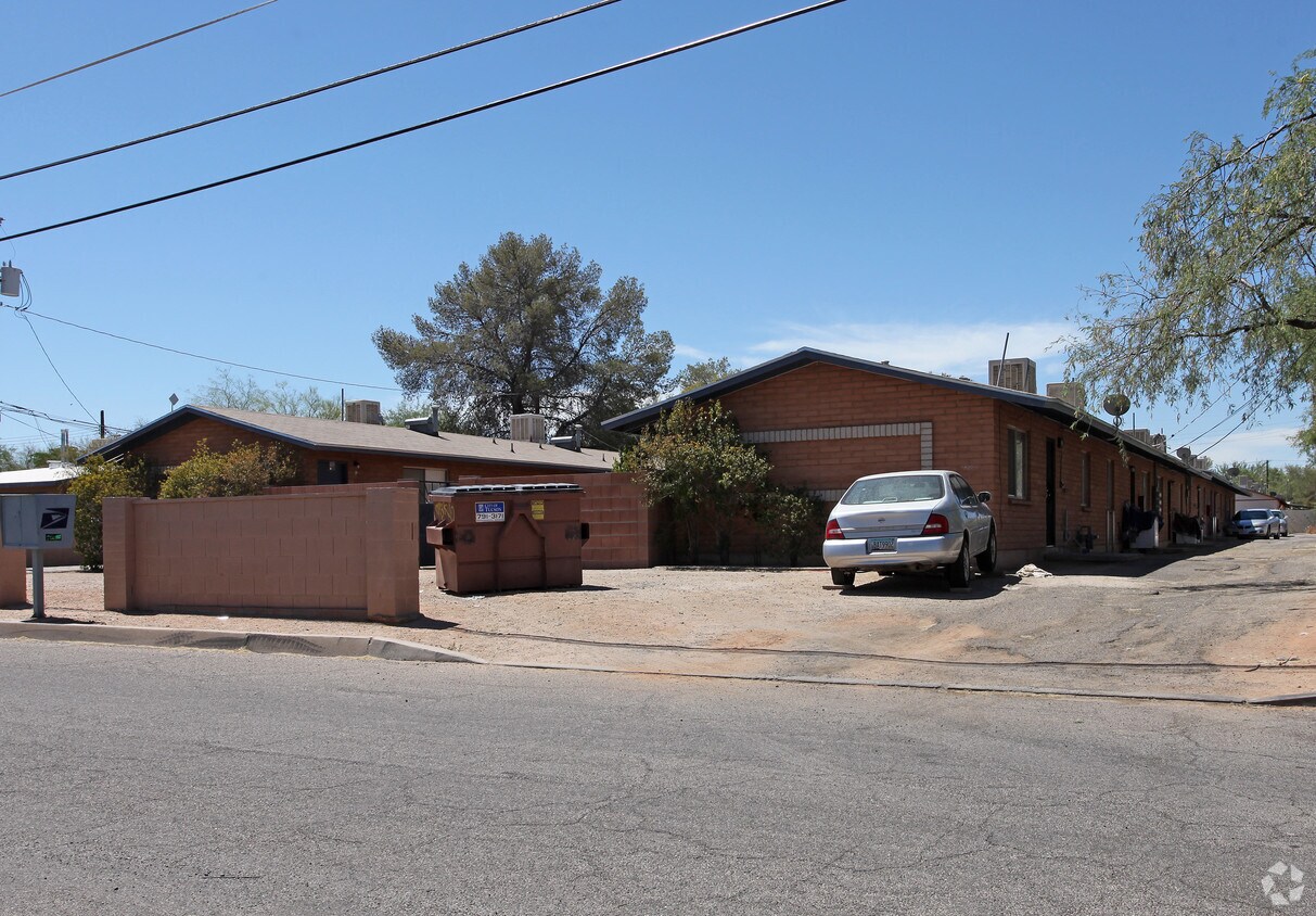 Building Photo - 3218-3220 E Monte Vista Dr