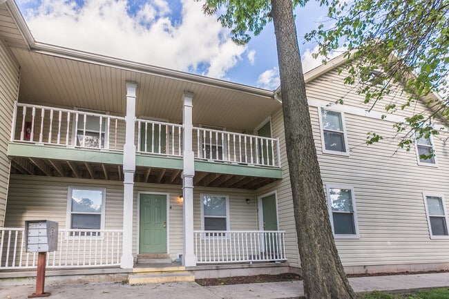 Building Photo - 2 Bedroom Apartment- Pre-lease for Next se...