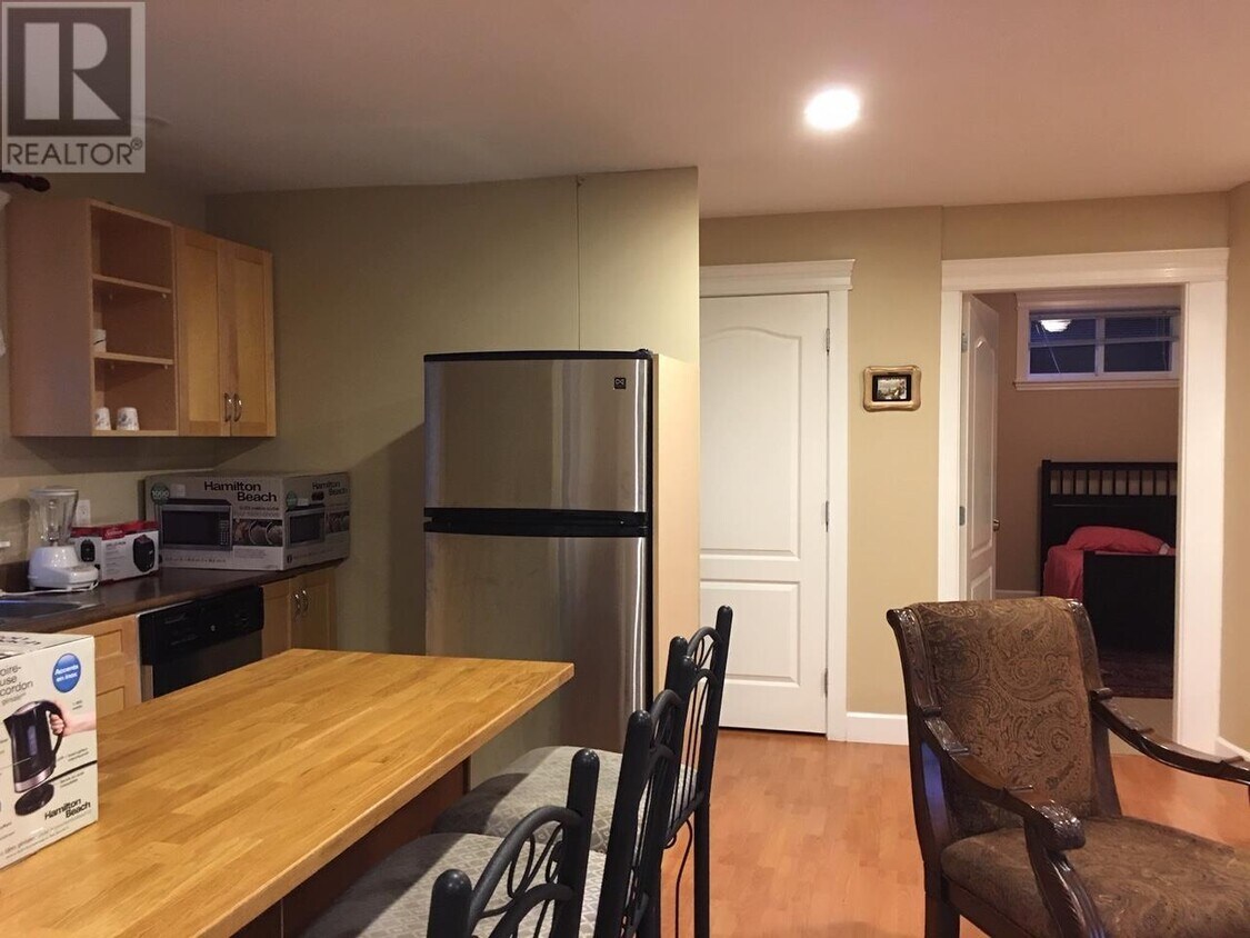 Primary Photo - 280 E Carisbrooke Rd
