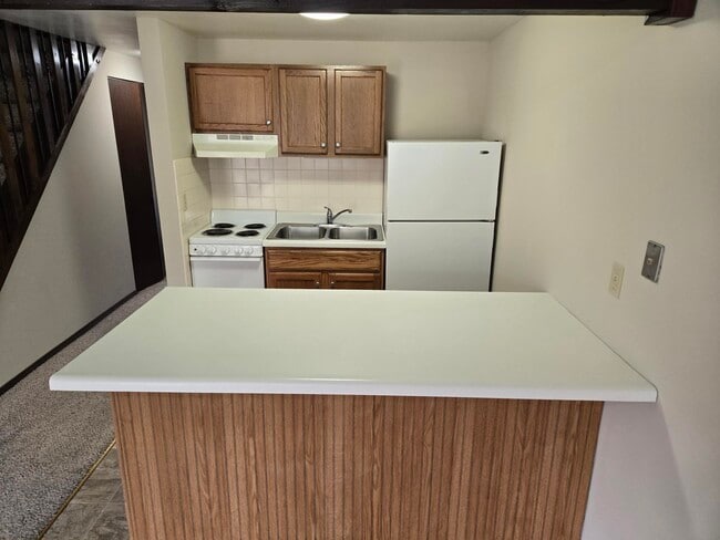 Building Photo - 11 Village Ct