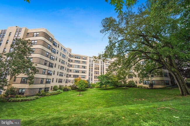 Foto del edificio - 3901 Cathedral Ave NW