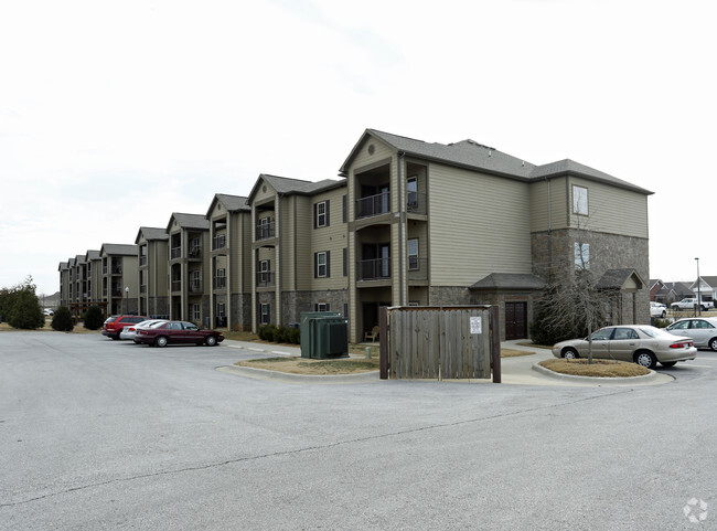 Vista exterior desde el estacionamiento - Villas at Quail Creek Apartments