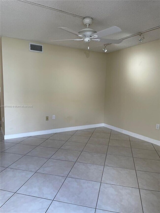 Foto del edificio - 1301 SW 124th Ct