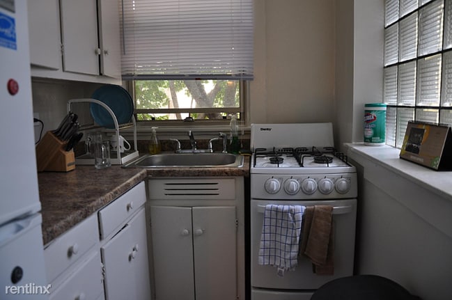 Building Photo - 1 br, 1 bath  - 417 W Barry Ave Apt 312