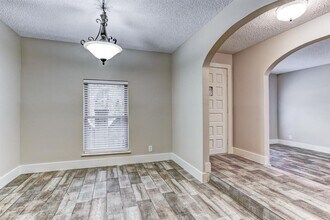 Building Photo - 1827 Riverwood Trail