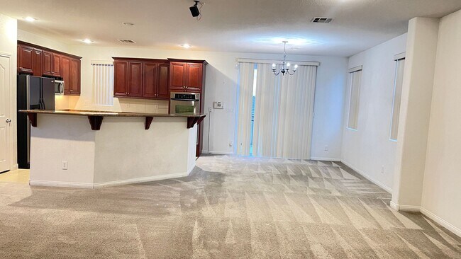 Building Photo - BEAUTIFUL 2,327 SQ FT, 3 BDRM, 2.5 BTHRM, 2 CAR GARAGE, LOCATED NEAR SCHOOLS, SHOPPING, HOSPITAL ...