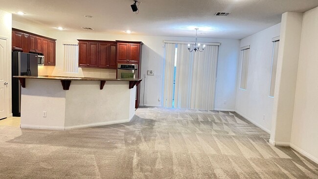 Foto del edificio - BEAUTIFUL 2,327 SQ FT, 3 BDRM, 2.5 BTHRM, 2 CAR GARAGE, LOCATED NEAR SCHOOLS, SHOPPING, HOSPITAL ...