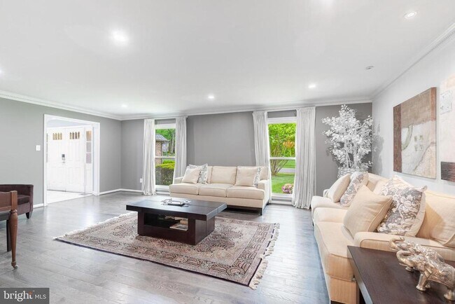 Foto del edificio - 820 Ridge Dr