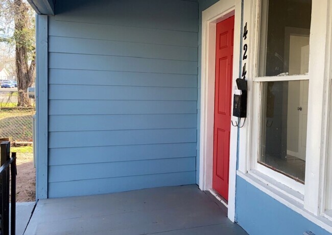 Building Photo - 1/2 off First Month's Rent plus $50 Amazon...