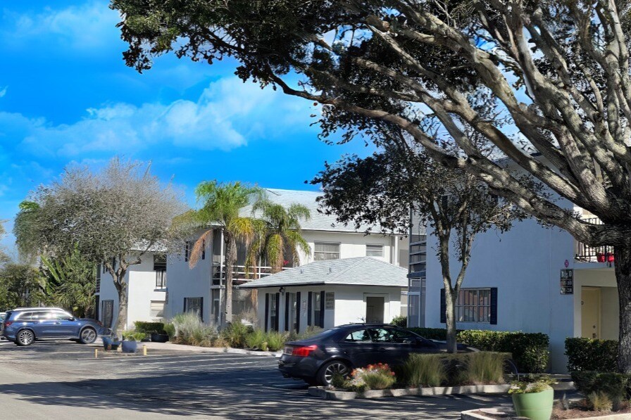 Ocean House Apartments in Jupiter, FL