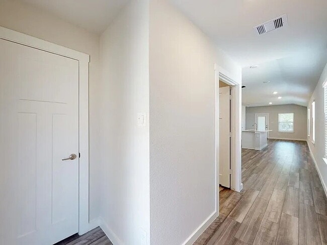 Building Photo - "Charming 3-Bedroom Retreat in College Station!"