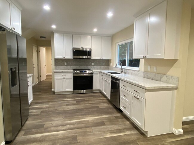 Foto del edificio - Highland Oaks in Pleasanton – 5-Bedroom, 2...