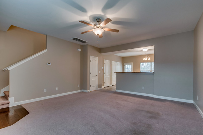 Building Photo - 735 Tulip Grove Rd