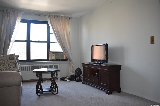 Foto del edificio - 46 Grace Ave