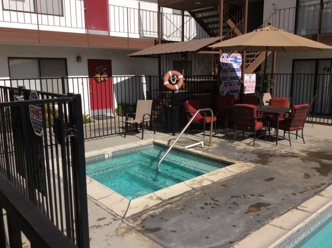 Building Photo - 5300 Canyon Crest Dr