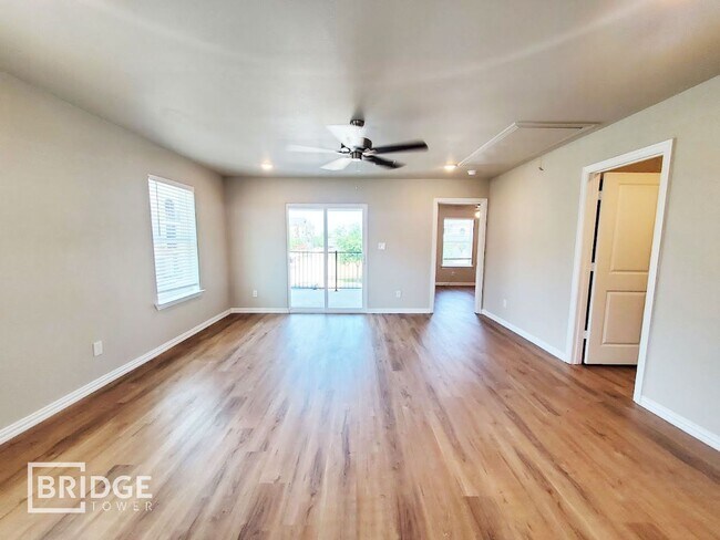 Foto del edificio - 1024 W Golden Ln