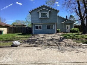 Building Photo - 15831 Bazelbriar Ln