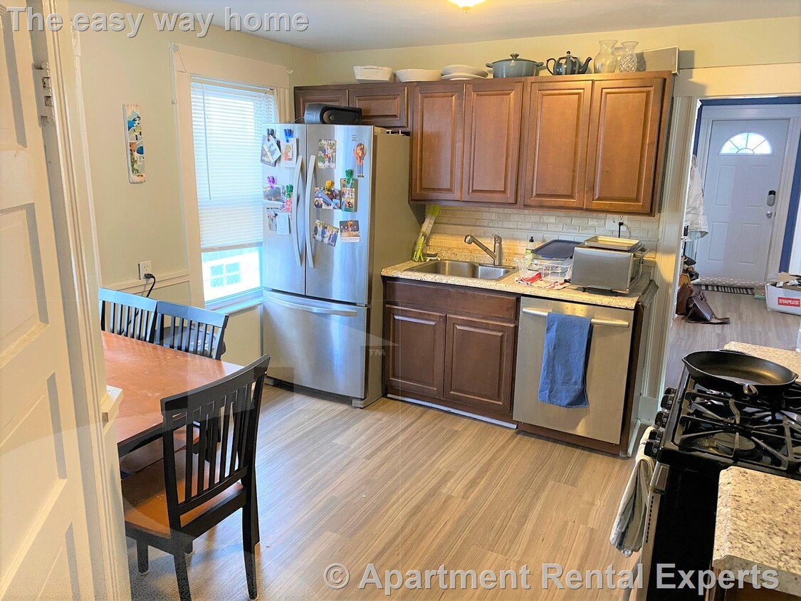 Primary Photo - Tufts 2 Bedroom - Hardwood Floors, Parking...