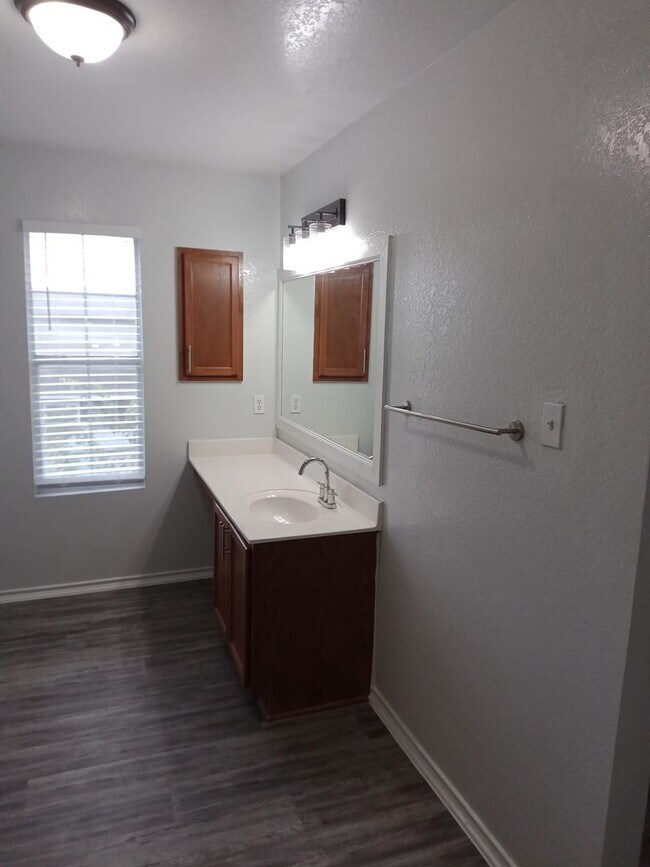 Foto del edificio - Spacious 4 Bed / 2.5 Bath Home