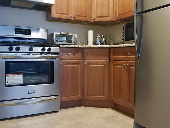 Foto del edificio - 40 Hendricks Ave