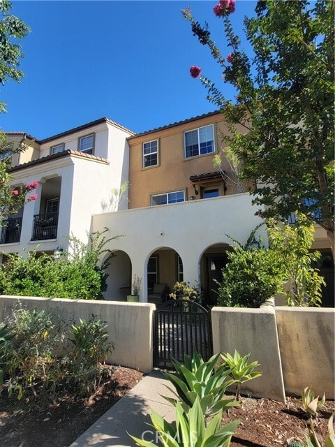 Building Photo - 808 Santa Fe Ave